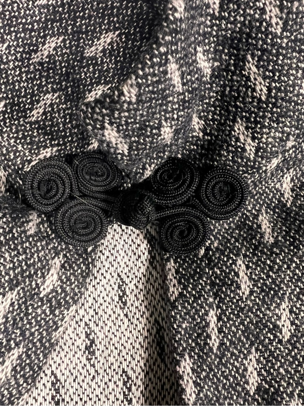 Grey patterned poncho - Picture 4 of 14